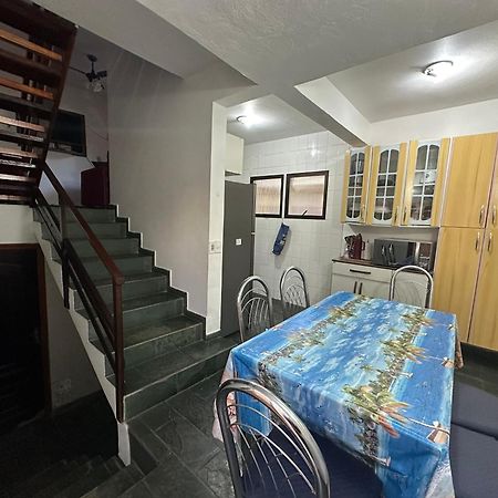 Triplex Piscina Churrasqueira Lava E Seca Wi-Fi E 2 Tvs Em Condominio Com 90M2 No Centro De Ubatuba Ngoại thất bức ảnh